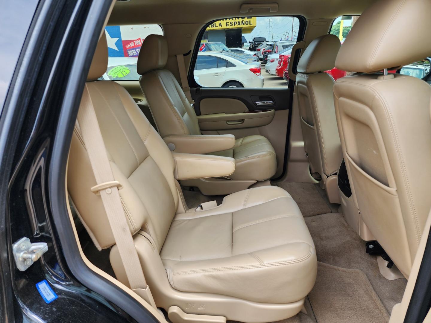 2012 BLACK /BEIGE LEATHER GMC Yukon SLT (1GKS1CE04CR) with an V8 engine, AUTO transmission, located at 2660 S.Garland Avenue, Garland, TX, 75041, (469) 298-3118, 32.885551, -96.655602 - Welcome to DallasAutos4Less, one of the Premier BUY HERE PAY HERE Dealers in the North Dallas Area. We specialize in financing to people with NO CREDIT or BAD CREDIT. We need proof of income, proof of residence, and a ID. Come buy your new car from us today!! This is a Super nice 2012 GMC YUKON S - Photo#18